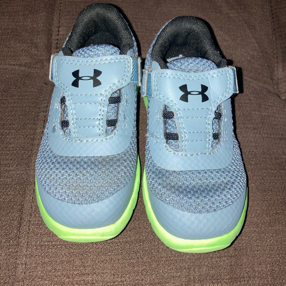 Boys under Armour shoes 7c